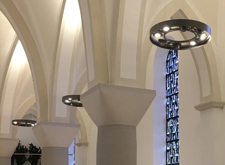 https://www.schmidt-leuchten.com/wp-content/uploads/2018/08/Kirche_Hirschberg_07_730x535.jpg